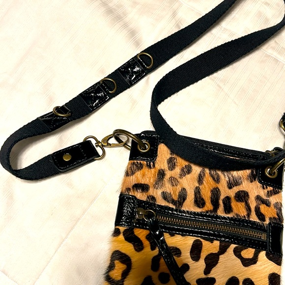 The Sak Faux Fur Cheetah Print Crossbody Bag Brown/Black EUC - Picture 2 of 9